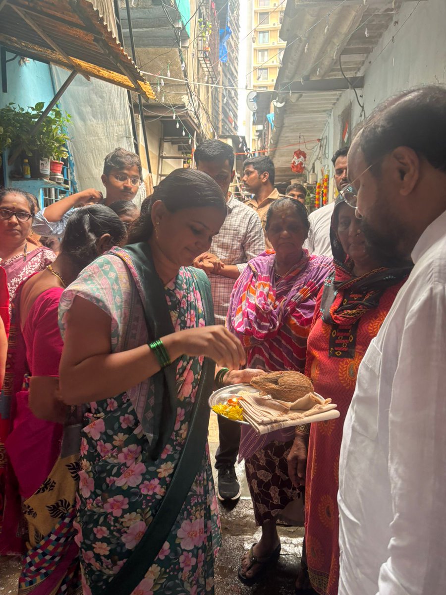 TukaramKate's tweet image. जनता चिकन शॉप, अल्दा विस्टा रोड आणि शिवम स्वीट, स्वामी समर्थ मठ शेजारी, लाल डोंगर या भागात माझ्या प्रयत्नाने लादी व गटार पायवाटा कामाचा शुभारंभ करण्यात आला.

#tukaramkate #ChemburDevelopment #LalDongar #PublicWelfare #InfrastructureWork #BetterLiving #CleanAndSafeCity #Chembur