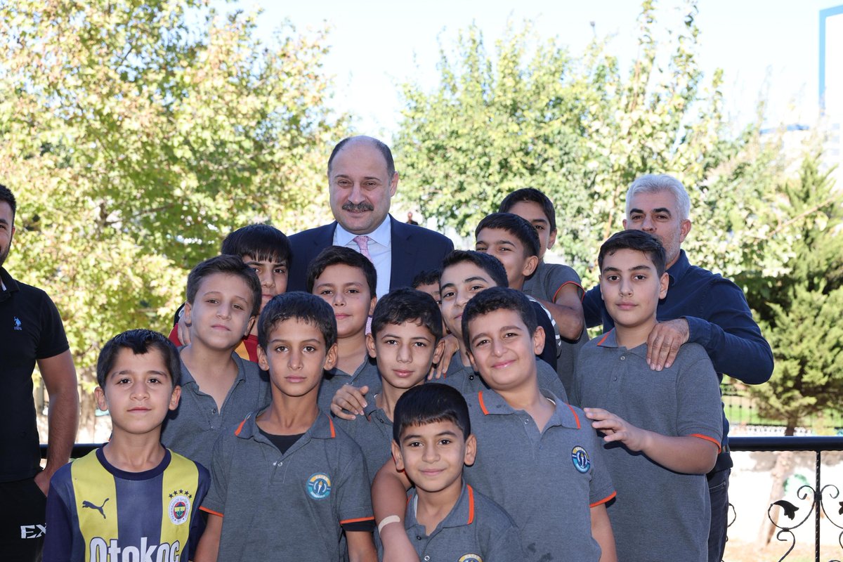 sanliurfabld's tweet photo. Cumanın Bereketiyle Bir Aradayız!

Şanlıurfa Büyükşehir Belediye Başkanımız Mehmet Kasım Gülpınar, Hacı Abdurrahman Yavuz Camii’nde kılınan cuma namazı sonrası kıymetli hemşehrilerimizle bir araya geldi.

Cuma’nın bereketini ve güzelliğini paylaşarak, vatandaşlarımızla sohbet ettik, dilek ve taleplerini dinledik.