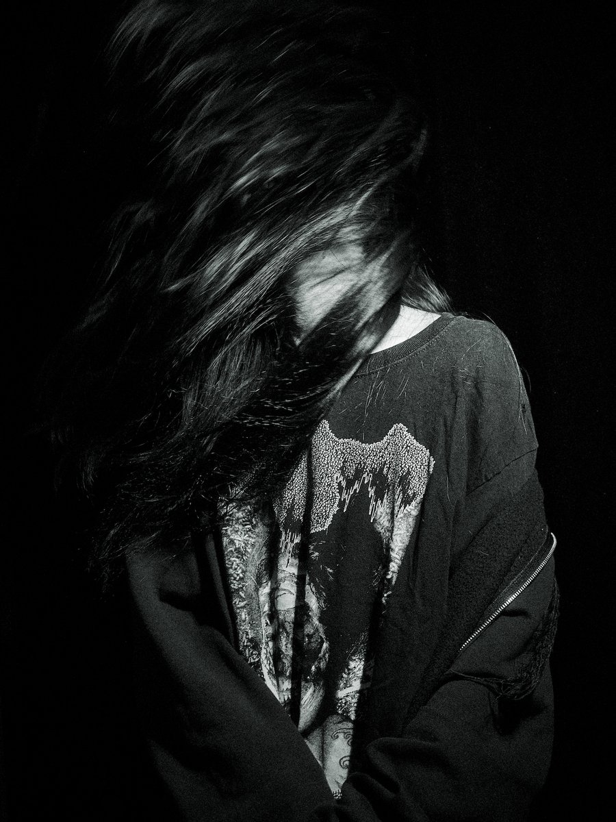 ▬ ▬▬▬ インタビュー：moreru ▬▬▬ ▬

🔗realsound.jp/2025/10/post-2…

東京ハードコアシーンの突然変異――
夢咲みちる、厨二を極めた先で鳴らす美しき爆音のすべてを語る

／
📸撮り下ろし写真はこちら
realsound.jp/2025/10/post-2…
＼
#moreru <a href="/moreru__/">𝖒𝖔𝖗𝖊𝖗𝖚</a>