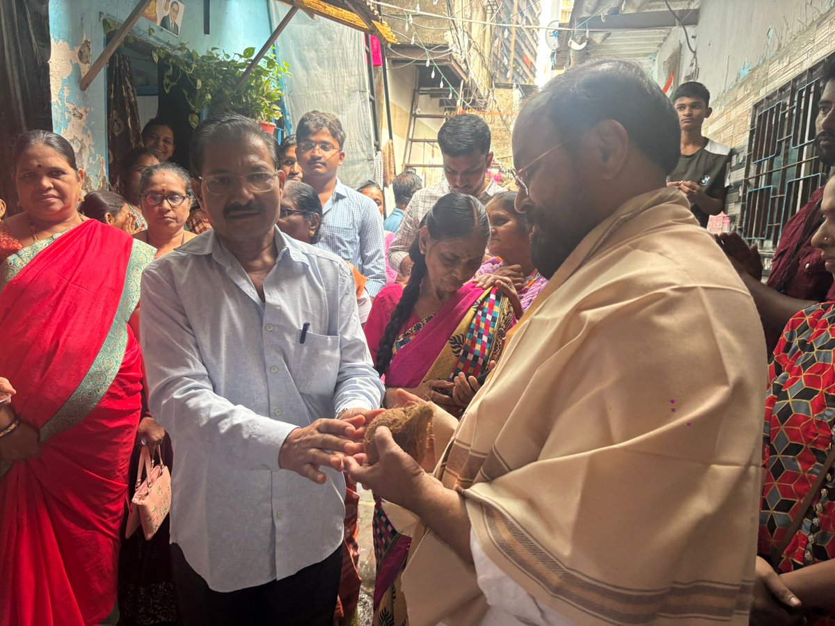 TukaramKate's tweet image. जनता चिकन शॉप, अल्दा विस्टा रोड आणि शिवम स्वीट, स्वामी समर्थ मठ शेजारी, लाल डोंगर या भागात माझ्या प्रयत्नाने लादी व गटार पायवाटा कामाचा शुभारंभ करण्यात आला.

#tukaramkate #ChemburDevelopment #LalDongar #PublicWelfare #InfrastructureWork #BetterLiving #CleanAndSafeCity #Chembur