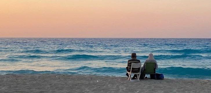 أنْ نَأْنَسَ وَيُؤْنَسَ بِنَا