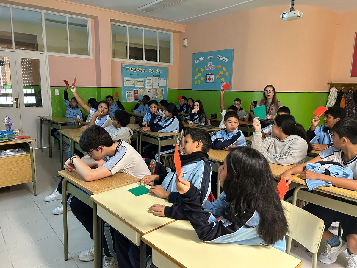 csanalfonso's tweet image. En 1º ESO hablamos sobre los cambios en la adolescencia para comprender mejor qué nos pasa en esta etapa a nivel físico y emocional 🧠 ❤️. Mil gracias al CMSc Centro por impartir este taller 🙌.

#Adolescencia #TalleresEducativos #CMSc #ColegiosHHCC #1ESO #EducaciónVicenciana