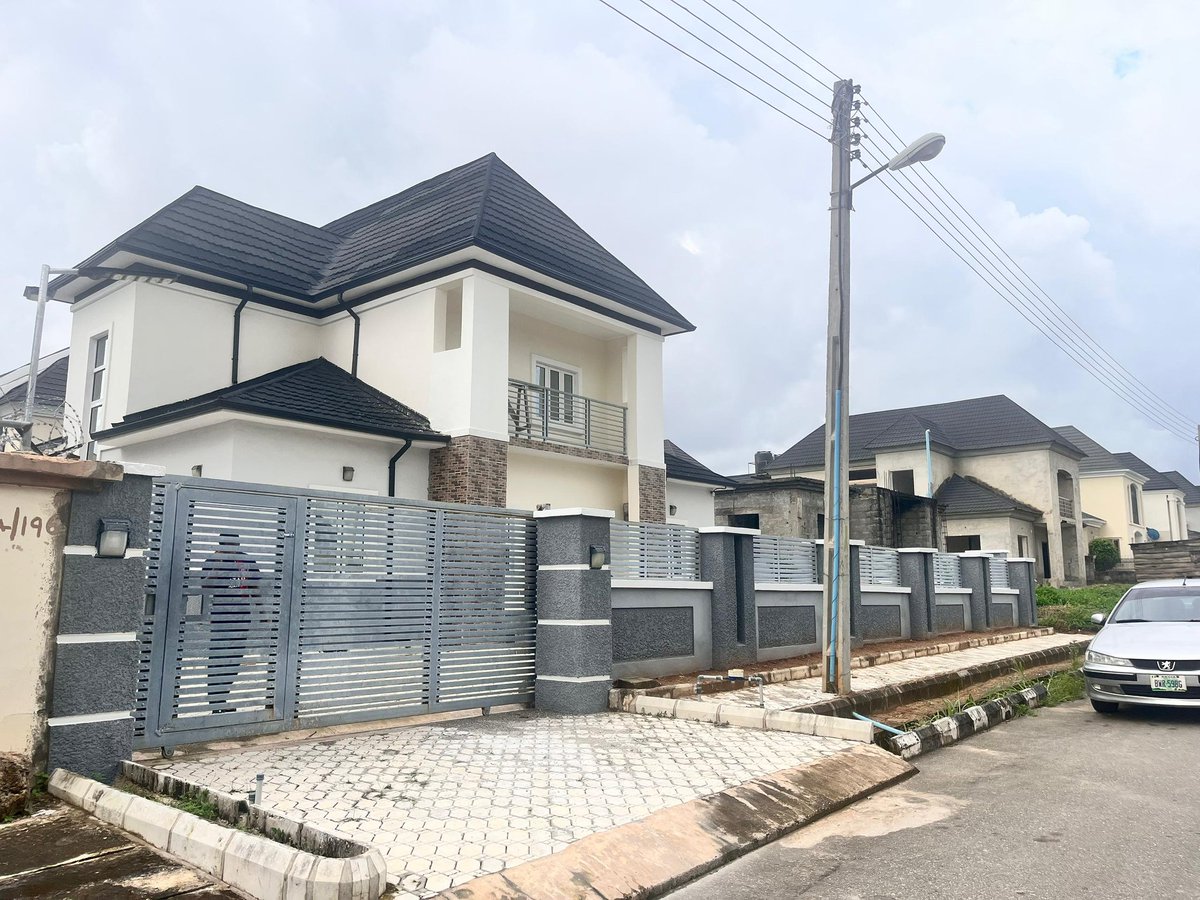heisrahman's tweet image. Come and buy property from us. 

What you pay your lawyer isn&apos;t ours to question - 10% or not. 

For Sale: 4-Bedroom Detached Duplex + 2 BQs

📍 Riverpark Estate, Lugbe, Abuja

Property Features:

- 4 Spacious Bedrooms – 2 on the ground floor and 2 upstairs. 

- 2 Living Rooms…