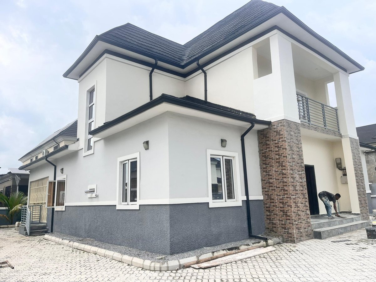 heisrahman's tweet image. Come and buy property from us. 

What you pay your lawyer isn&apos;t ours to question - 10% or not. 

For Sale: 4-Bedroom Detached Duplex + 2 BQs

📍 Riverpark Estate, Lugbe, Abuja

Property Features:

- 4 Spacious Bedrooms – 2 on the ground floor and 2 upstairs. 

- 2 Living Rooms…