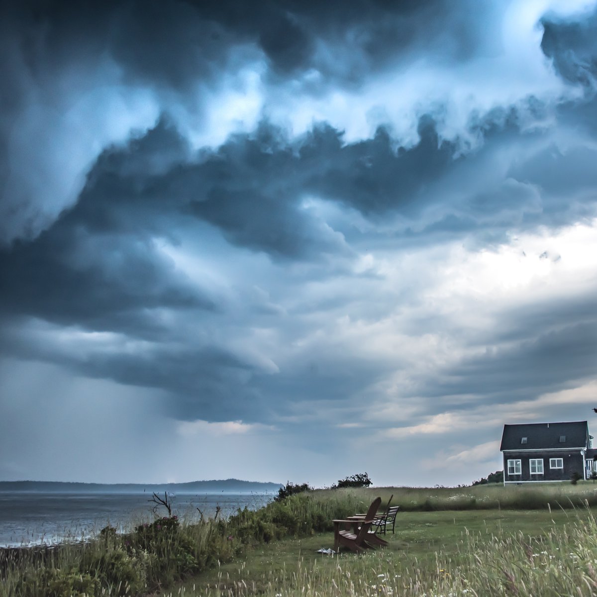 CloudAppSoc's tweet image. Stratocumulus clouds looming over Down East, Maine, US spotted by Jim Amon (Member 49,348). Something wicked this way comes...