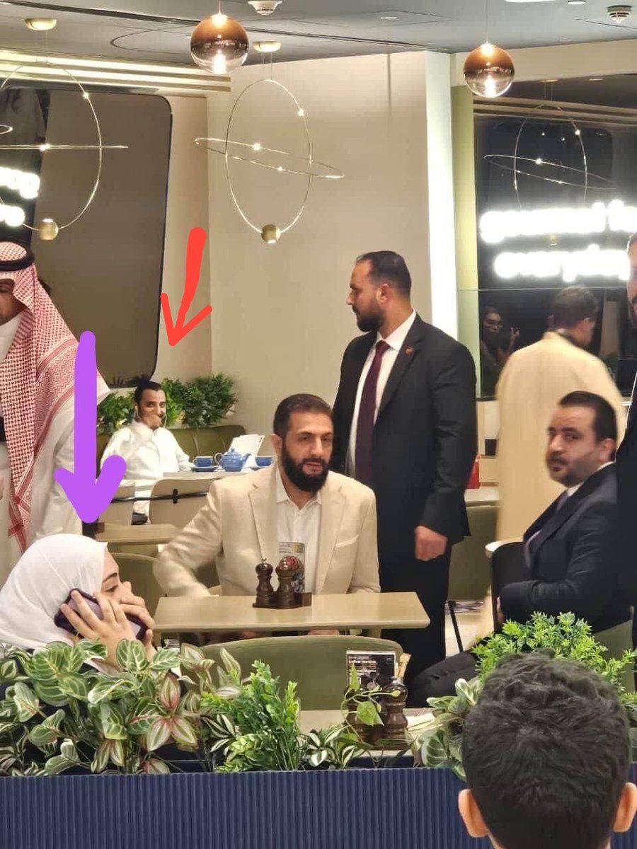 شاب سعودي يرقم زوجة احمر الشر٠٠٠ج في المطعم 😂🤣