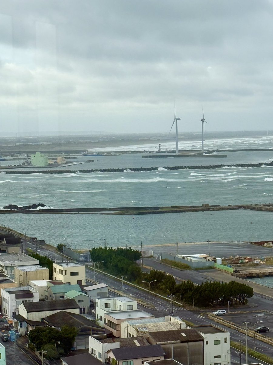 t_fawkik's tweet image. 銚子ポートタワー

『眼下に銚子漁港、行き交う漁船の風景
利根の河口、陽光に輝く太平洋、丸みを帯びた広大な水平線、海と川との感動的な素晴らしい出会い。』のはずでしたが、台風の影響で海は荒れていました。

Past photos. 10.13

#タワー #銚子 #千葉
#写真好きな人と繋がりたい
#iPhoneで撮影