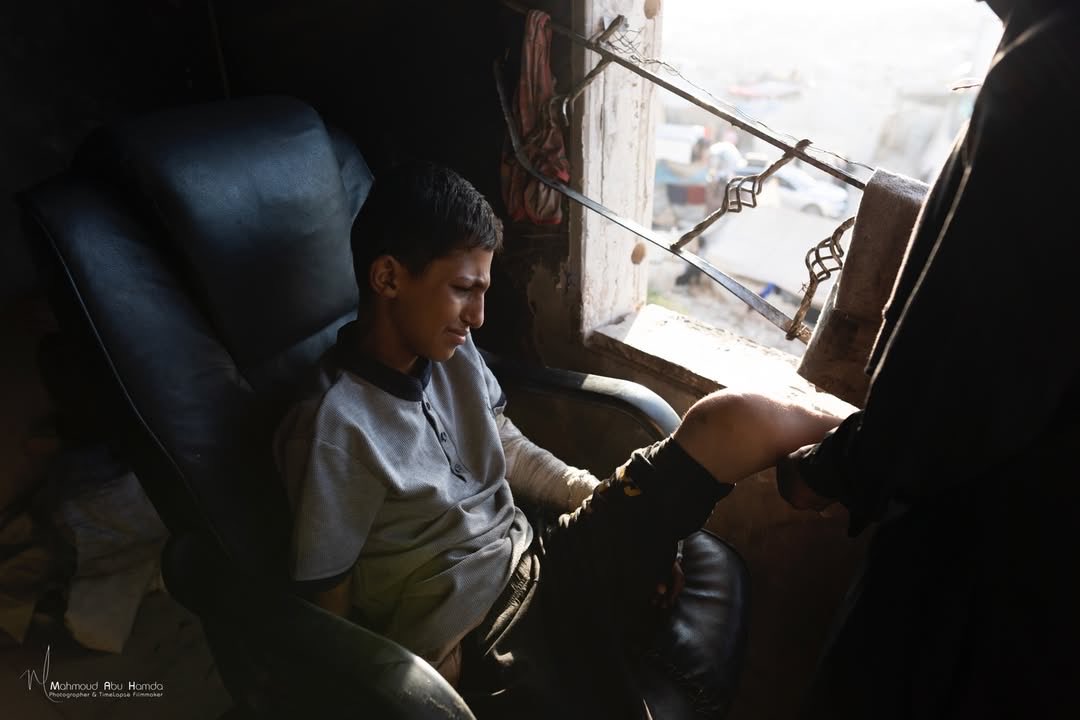 EyeonPalestine's tweet photo. The child Ahmad Faleh Warsh Agha (14 years old) lost his father during an airstrike that targeted their home in Gaza.
His father was trying to protect the family when the shell hit, and he was killed instantly before Ahmad's eyes leaving behind a wound that will never heal. https://t.co/vLBxgA5bu6