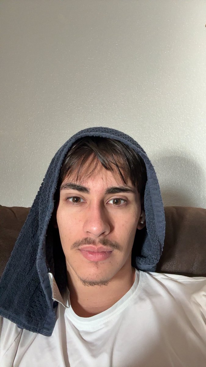 DaSamwitch's tweet image. i forgort to update yall but currently what my hairs at also ignore the video thats js how i be lookin type shi. 😛