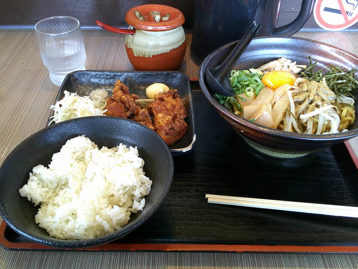 路地裏のお気に入りのカフェ。