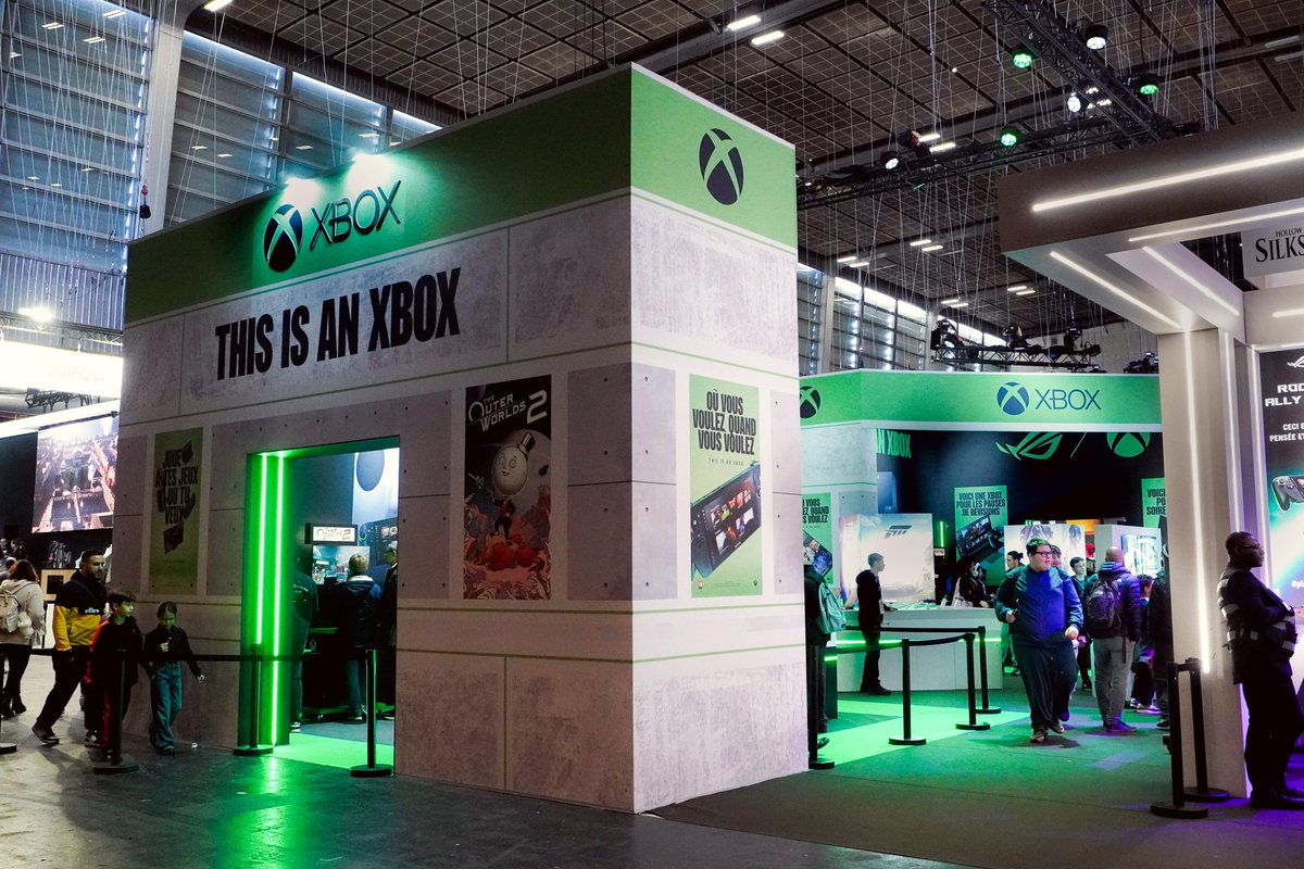 xj0nathan's tweet image. J'ai fait toutes les Paris Games Week depuis 2010 et cette année c'est clairement la PIRE édition. A part le stand de Capcom qui est incroyable et full exclusivités, le reste est d'une tristesse : 
- Le stand Xbox est tout petit avec + de Asus Rog et de PC que de consoles Xbox
-…