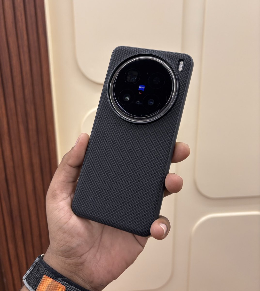 TechMumbaikar's tweet image. My story of vivo X200 Pro + OriginOS 6 Update.

I have signed up for close beta program, but failed to get early access.

Checking new version trial multiple times daily but still haven’t received OriginOS 6 Update on vivo X200 Pro.

Any idea how can i get OriginOS 6 Update??