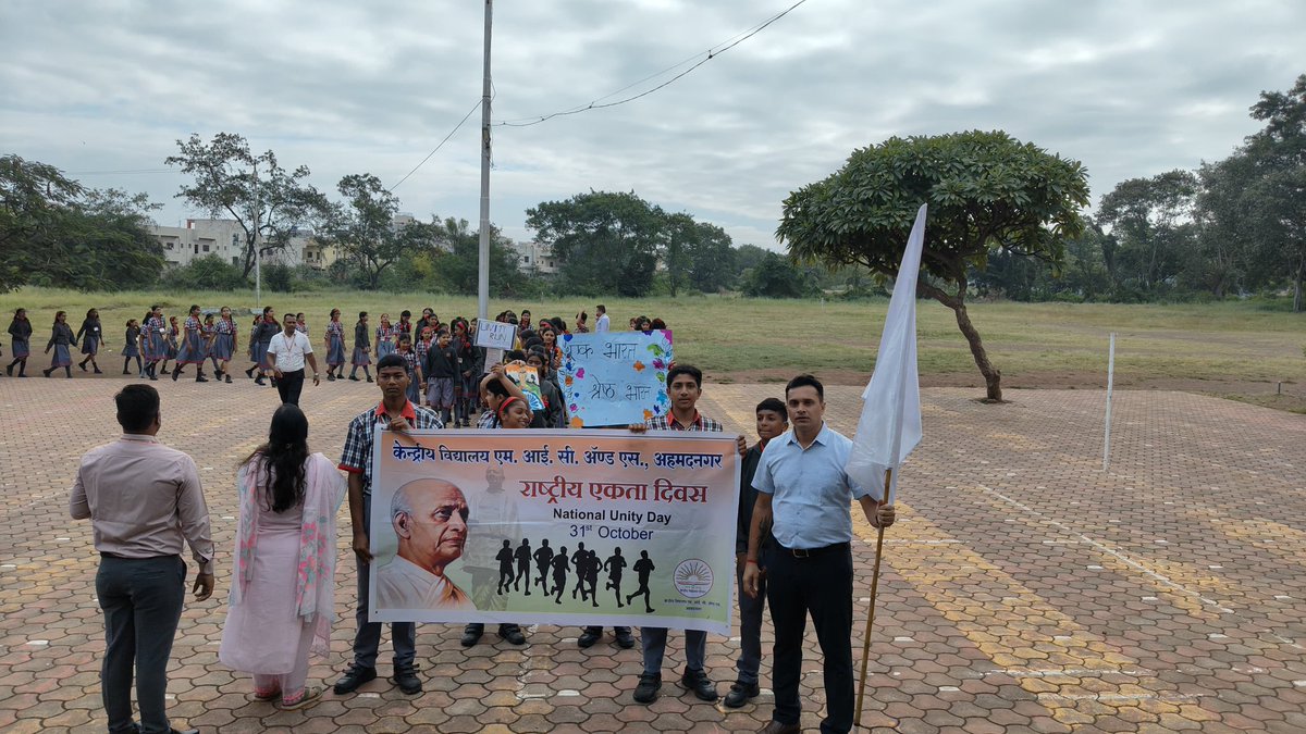 kvmirc2's tweet photo. Celebrating #Rashtriya_Ekta_Parva on the occasion of the birth Anniversary of #Sardar_Vallabhbhai_Patel in the Vidyalaya whose vision was to unite the whole country. #Run_For_Unity organised in the leadership of Principal Sir, children and staff members also participated. https://t.co/w1tnYnVIB5