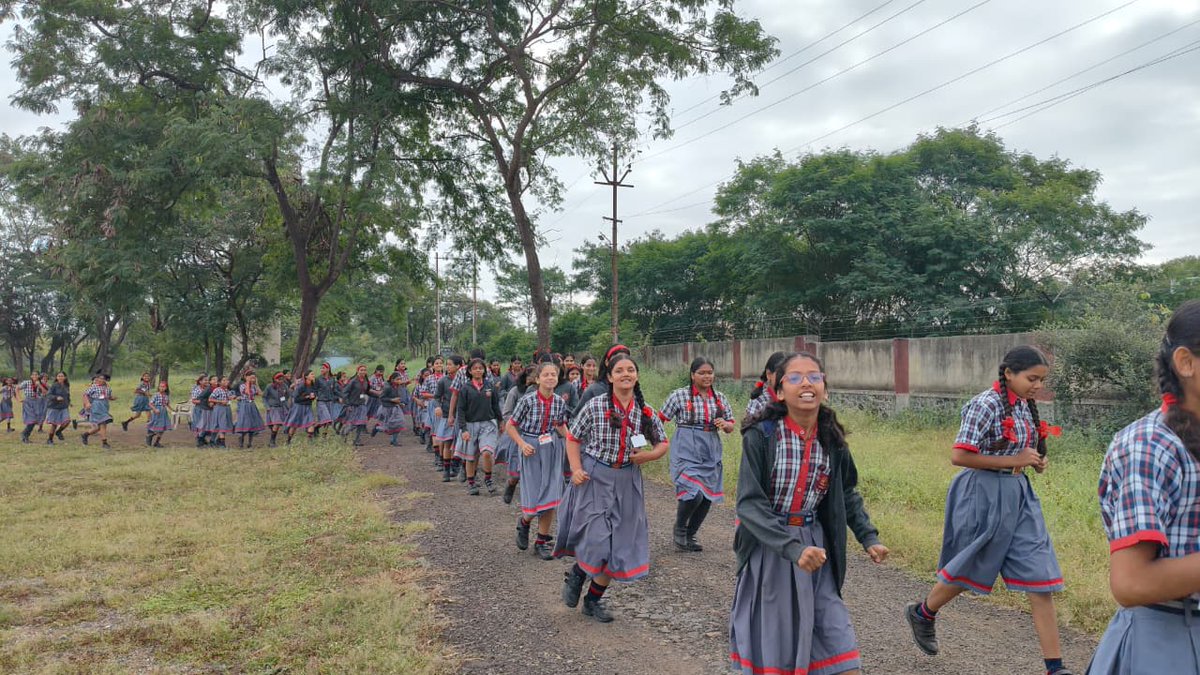 kvmirc2's tweet photo. Celebrating #Rashtriya_Ekta_Parva on the occasion of the birth Anniversary of #Sardar_Vallabhbhai_Patel in the Vidyalaya whose vision was to unite the whole country. #Run_For_Unity organised in the leadership of Principal Sir, children and staff members also participated. https://t.co/w1tnYnVIB5