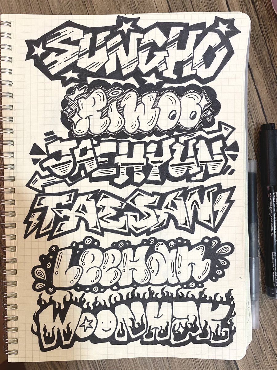 donutwoori's tweet image. traditional vs digital (first attempt 😭🤧)