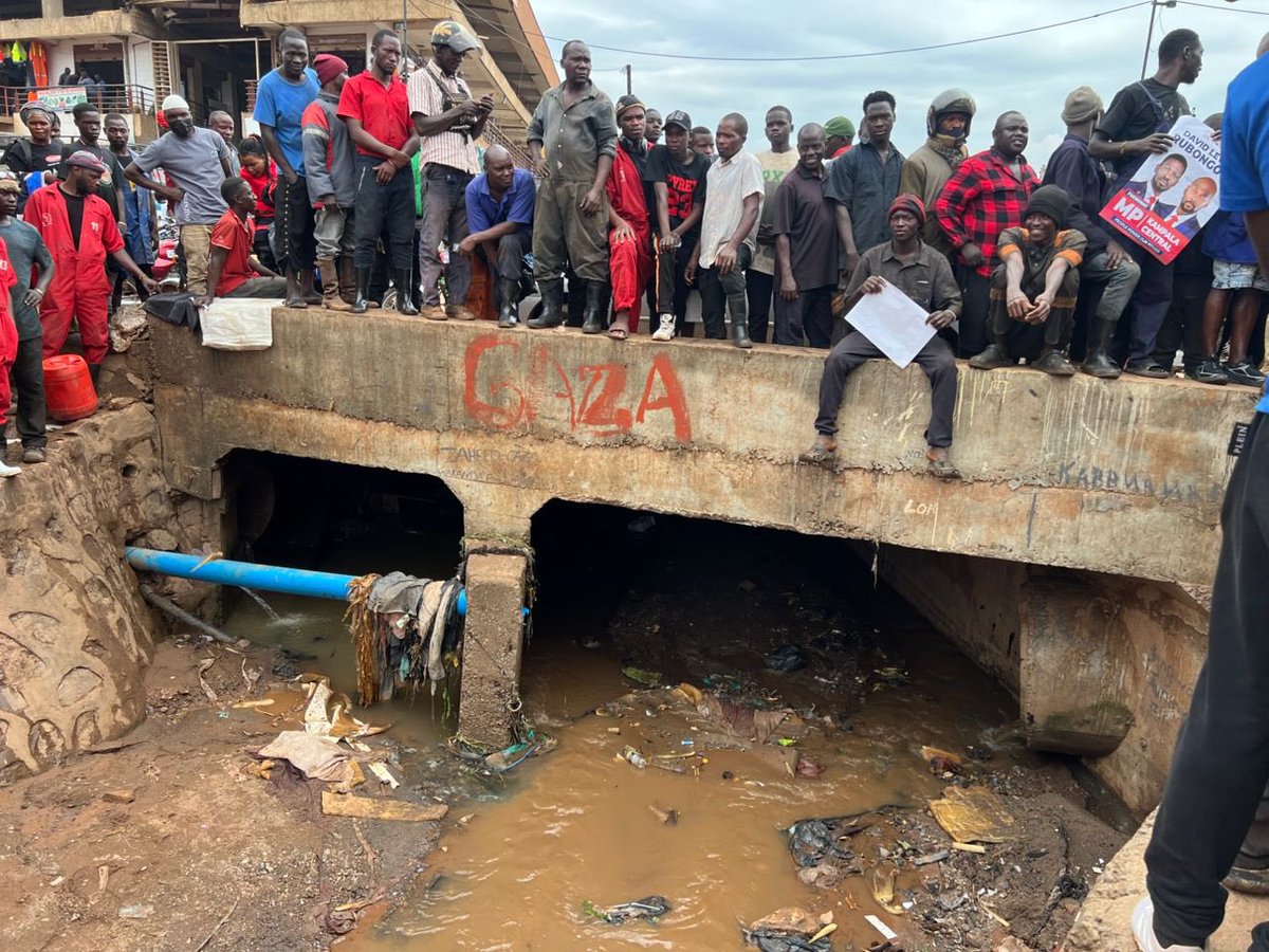 brucenahabwe1's tweet image. The Next MP for Kampala Central, @DavidLRubongoya, is on the ground today in Namayiba checking on residents affected by the recent floods, ensuring their voices are heard and needs addressed.