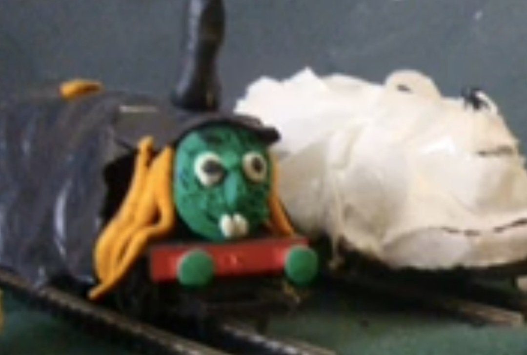 Halloween just doesn't hit the same without this mf invading earth every year

(Also how has it been 15 years and there's still never been a Trainz model of her 💔)