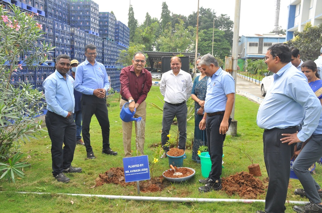 MOFPI_GOI's tweet image. दौरे के अंत में उन्होंने परिसर में एक पौधा रोपित कर पर्यावरण संरक्षण के प्रति मंत्रालय की प्रतिबद्धता का संदेश भी दिया।

#ProcessingForProsperity