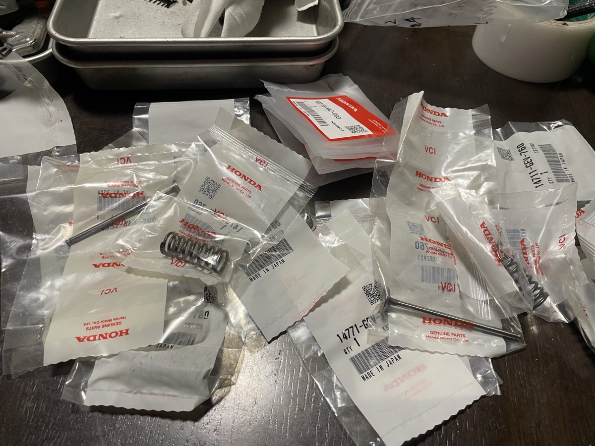 K.Kページ Honda Motorcycle 1980 OEM Parts Diagram for Cylinder Head