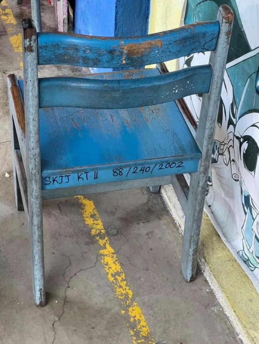 Kerusi legend, repost siapa pernah guna.