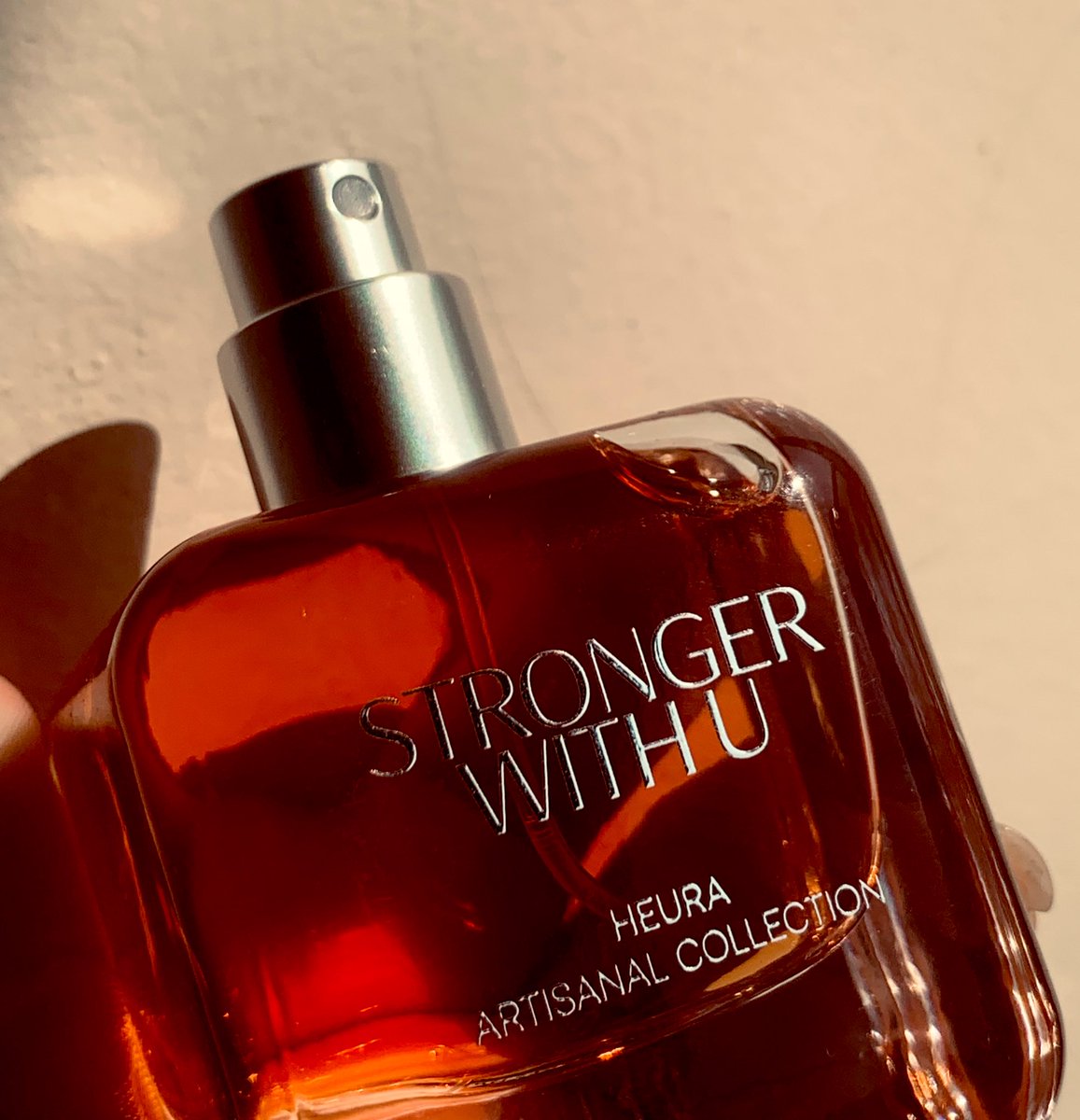 Kalian exspect ga? Kalau parfume se murah ini tapi packagingnya se cantik ini?

Aku sih ga exspect ya sm produknya Heura yg secakep ini packagingnya under 100k ih 😩🫵🏻