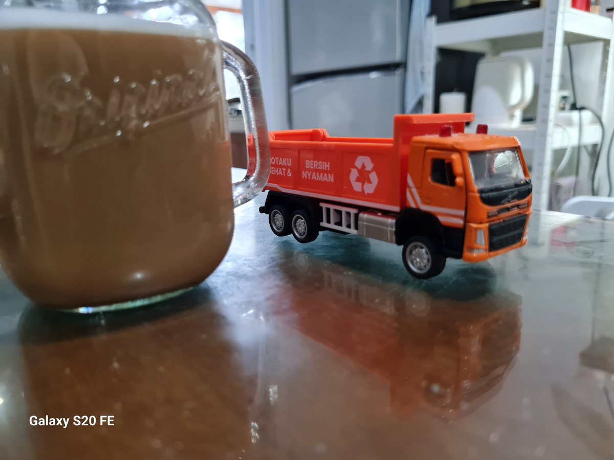 erwinomics's tweet photo. Ngopi sore. 
#mobilkecil
#volvo
#sevelstamina
#samsunggalaxy https://t.co/s1buqjBN6j