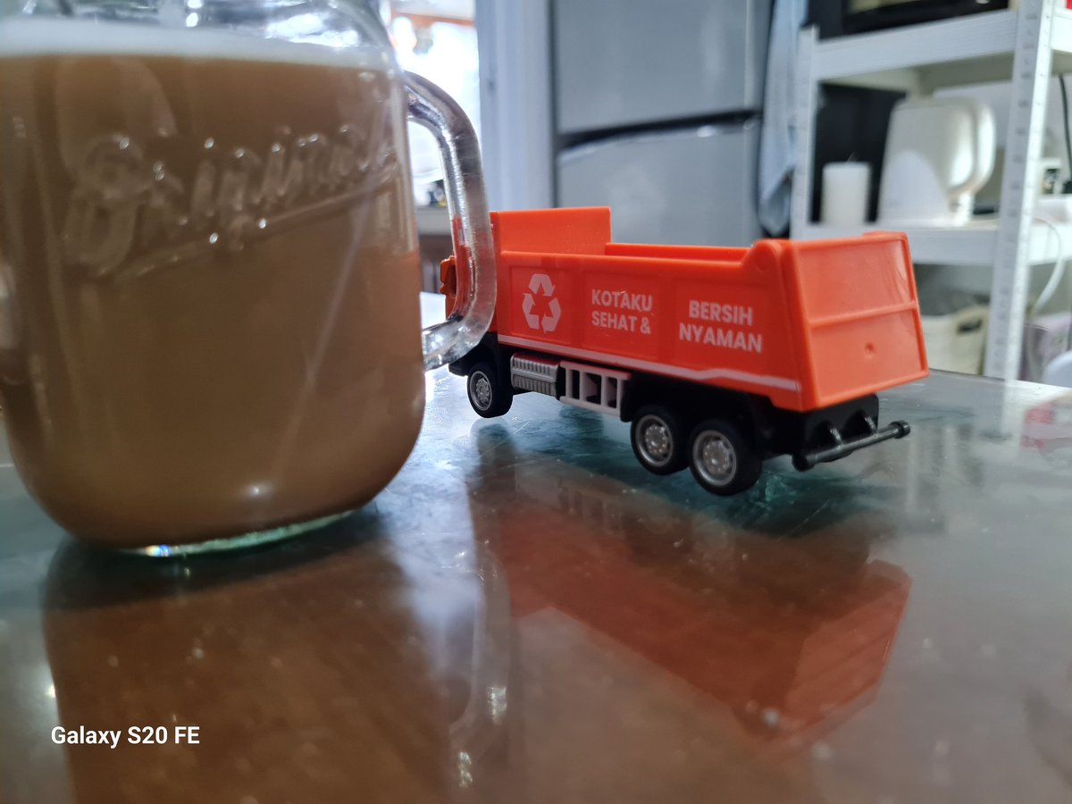 erwinomics's tweet photo. Ngopi sore. 
#mobilkecil
#volvo
#sevelstamina
#samsunggalaxy https://t.co/s1buqjBN6j