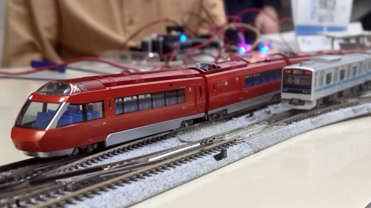 Seaside_Rail's tweet photo. ここからは、産技祭・鉄道研究会ブースの見どころを紹介していきます！

🌟見どころ①
複々線を活かした“超”過密ダイヤ！
速達列車の通過待ちや、時間帯によっては並走も。
息つく暇のない25分をお楽しみください！

ツリーに続きます
#TMCIT #産技祭 #産技祭2025 https://t.co/0JBpDALQxb