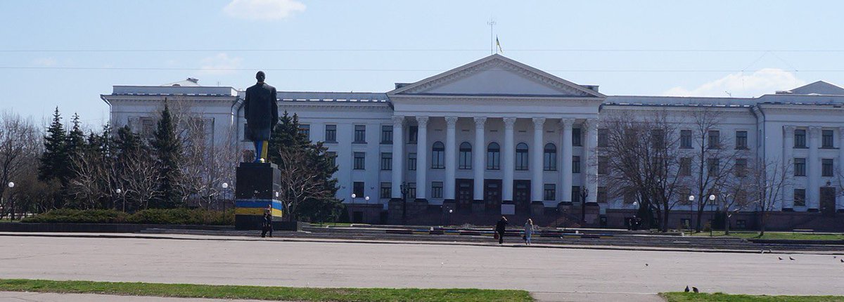 Jak Putinowi udaje się łączyć ze sobą historycznie sprzeczne ideologie? Jak można jednocześnie czcić Lenina i wychwalać carów, których bolszewicy tak nienawidzili? Czym współczesna ideologia Rosji różni się od myśli sowieckiej? To wyjaśnia w Słowniku Wojny prof. Nikolai
