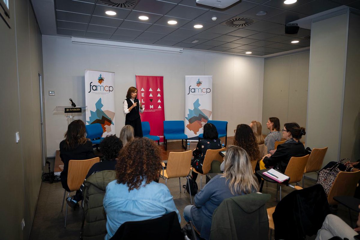 aragon_famcp's tweet photo. La presidenta de la #FAMCP, Yolanda Sevilla, junto a la directora del Instituto Aragonés de la Mujer @IA_Mujer @MariaAntonanzas , inauguran la jornada de #ELEM organizada por la Federación. “Política 360º. Romper límites y abrir caminos. #Liderazgo en femenino en política loca https://t.co/MpAquw8HAq