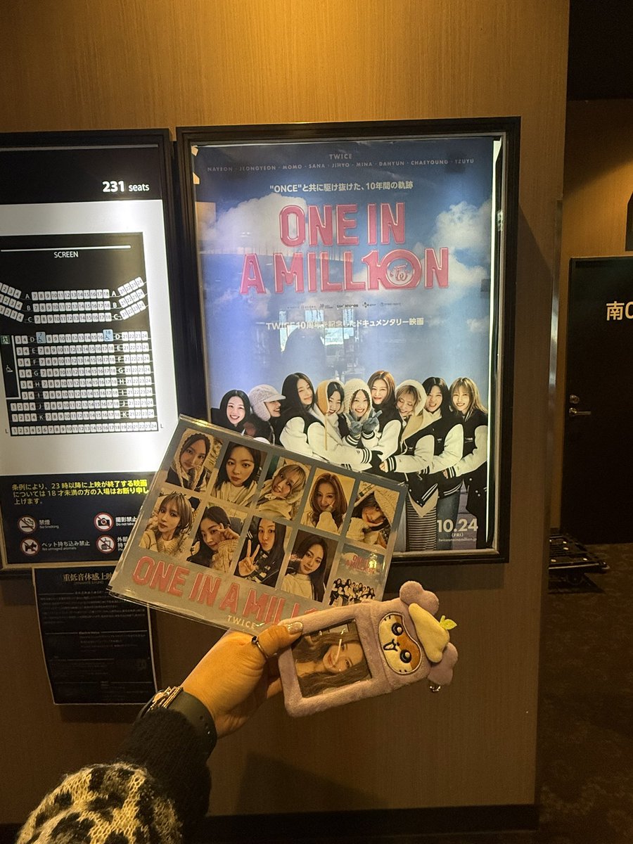 公開日には仕事で行けなかったから、28日に見に行ってきました⸜🙌⸝💜
ほんとに感動して、初っ端から泣いてました😇💟
改めてTWICEを好きになってほんと良かった😭💜
何回見ても飽きないドキュメンタリー映画です,,>᎑<,,