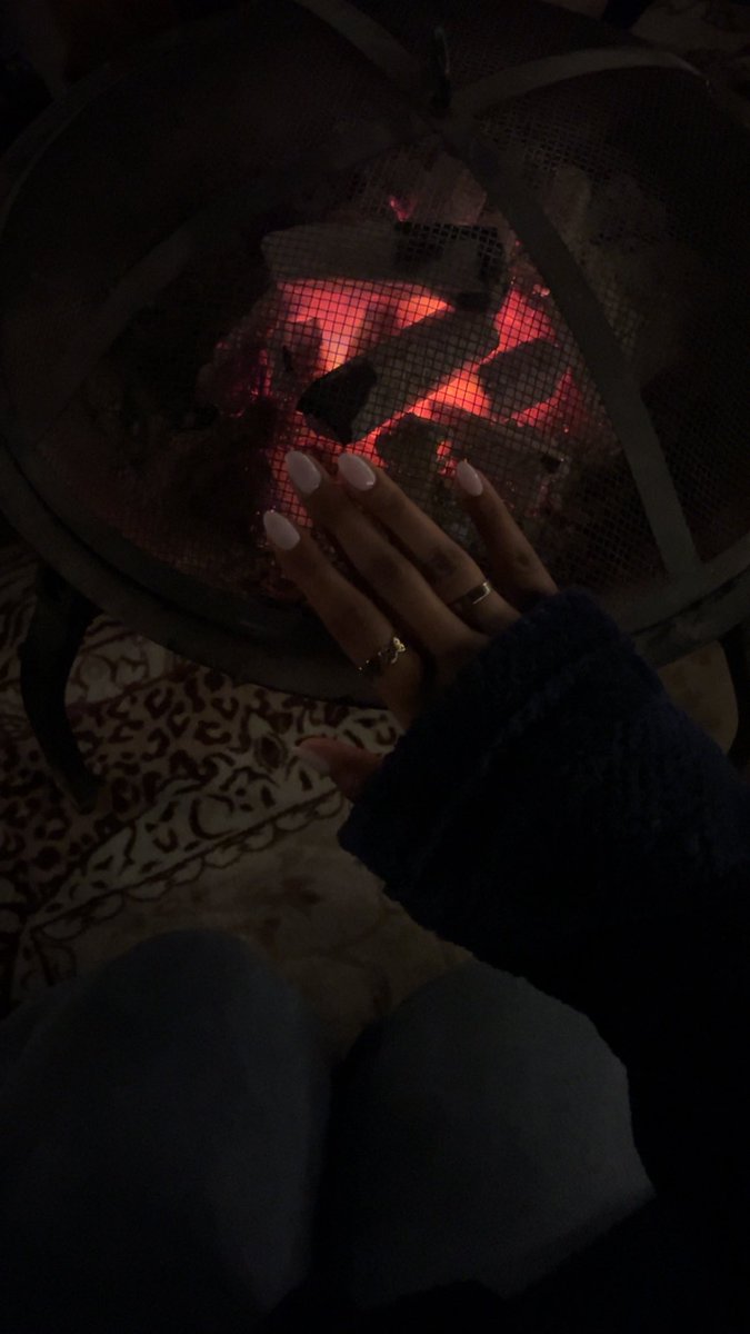 09e_ssl's tweet image. هواجيسّ قلبي ماتجي والعربَ واعين
  لها حزةٍ في تالي الليل تزعجنيَ .