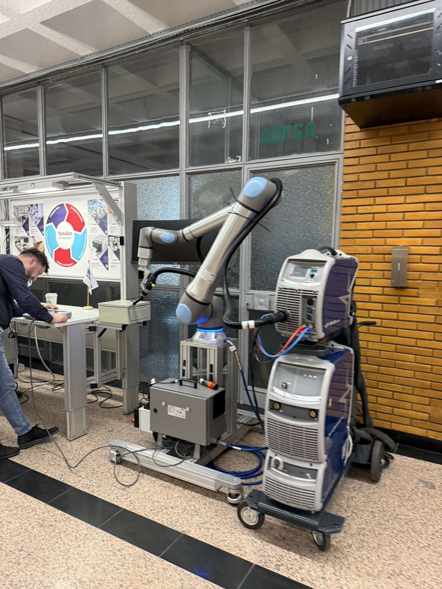 ANTIDOTE_MSCA's tweet image. 🤖 Alexandros Ntagiantas attends @ROBOFEST 2025 at Politehnica University of Bucharest — an amazing event full of robots, innovation, and great energy! 🚀
@infolysis_gr  🫱🏻‍🫲🏻 @upb1818  
#ROBOFEST #Robotics #Innovation #TechFestival
@CORDIS_EU