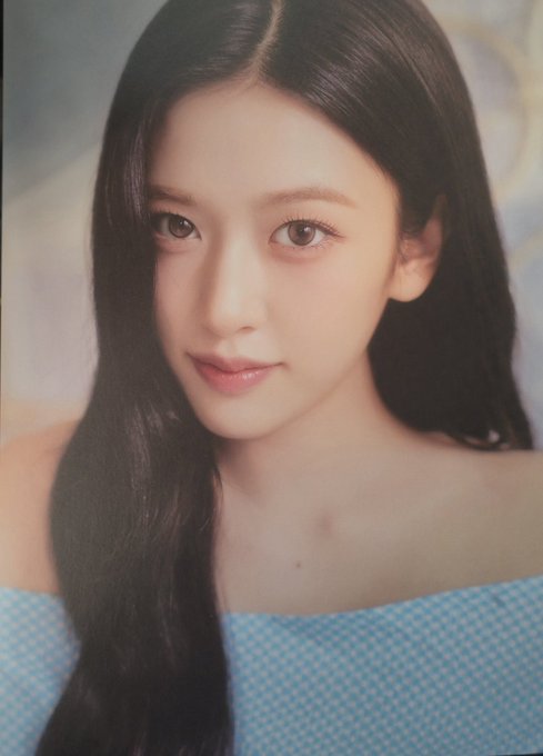 ivepics_global's tweet photo. Yujin Poster Set for SHOW WHAT I AM Tour 🐶😎💌:
Cr: @ivepics_
#IVE #아이브 #Yujin #유진 #SHOW_WHAT_I_AM #PosterSet #IVEpics https://t.co/4QSfbhDGvD