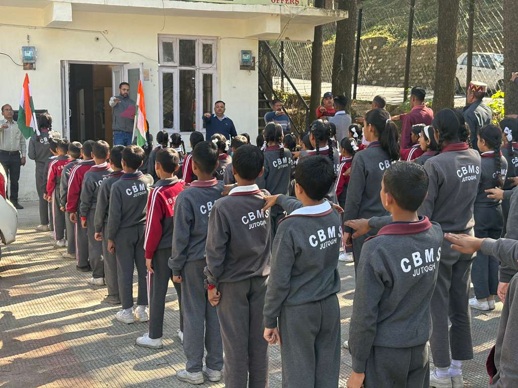🫡 Integrity Pledge taken by staff of Cantonment Board Jutogh and students of CB Middle School Jutogh during Vigilance Awareness Week 2025, reaffirming commitment to honesty &amp; transparency. ✋

#VigilanceAwarenessWeek #CBJutogh #SayNoToCorruption <a href="/CVCIndia/">CVC, Govt. of India</a> <a href="/pddewc/">PDDEWC</a> <a href="/RakshaSampada/">DGDE</a>