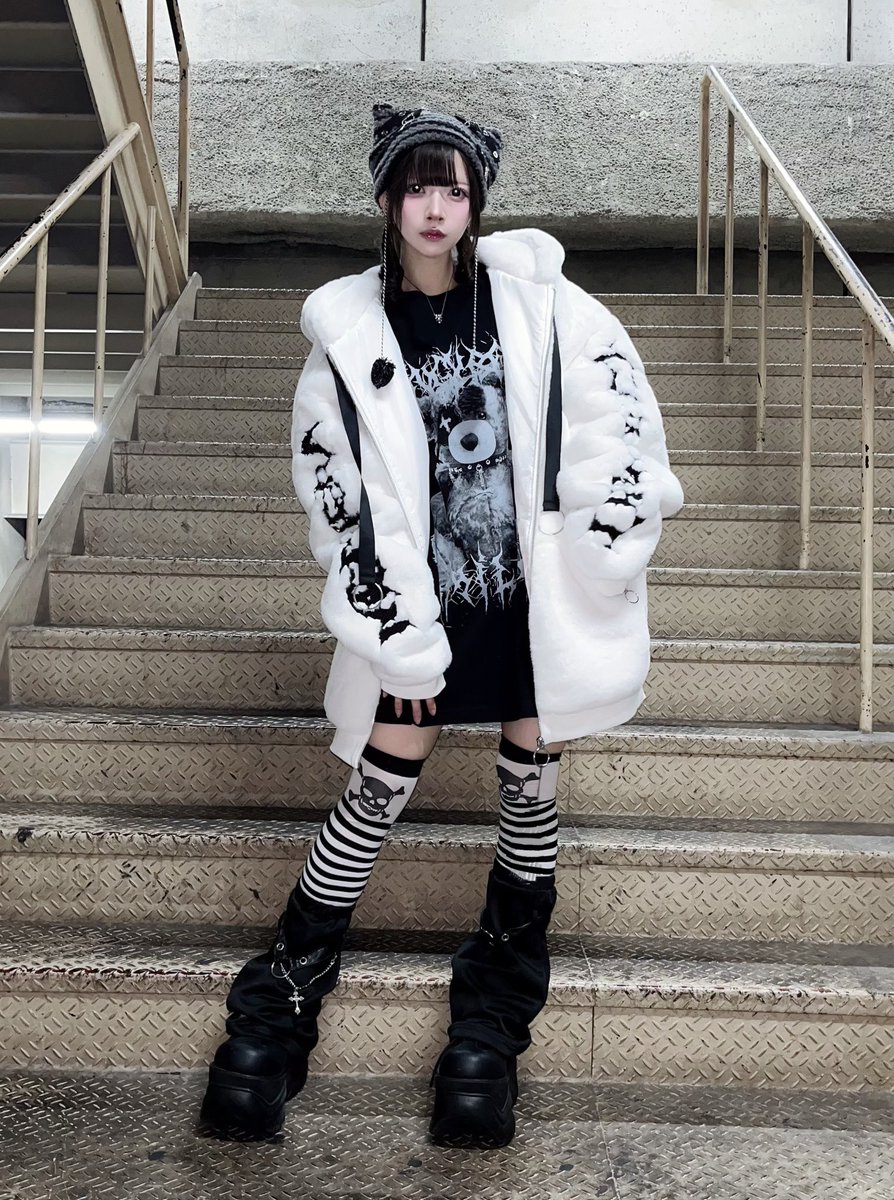 ✦┈┈┈┈┈┈┈┈┈┈┈✦

Amilige 超暖かアウター
今年も登場‼️🔥🔥
去年大人気でした🥲💨
これが一番分厚いです‼️

中に着るのはロンＴ1枚だけでも耐えれる‼️👍🏻

公式通販⬇️
a-am-studio.jp/apps/staffstar…

✦┈┈┈┈┈┈┈┈┈┈┈✦

#Amilige #地雷系 #地雷