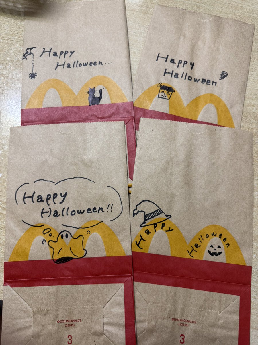 ハロウィンだからお子さんが喜んでくれたらと思って、ハッピーバッグに色々書いてみた🎃