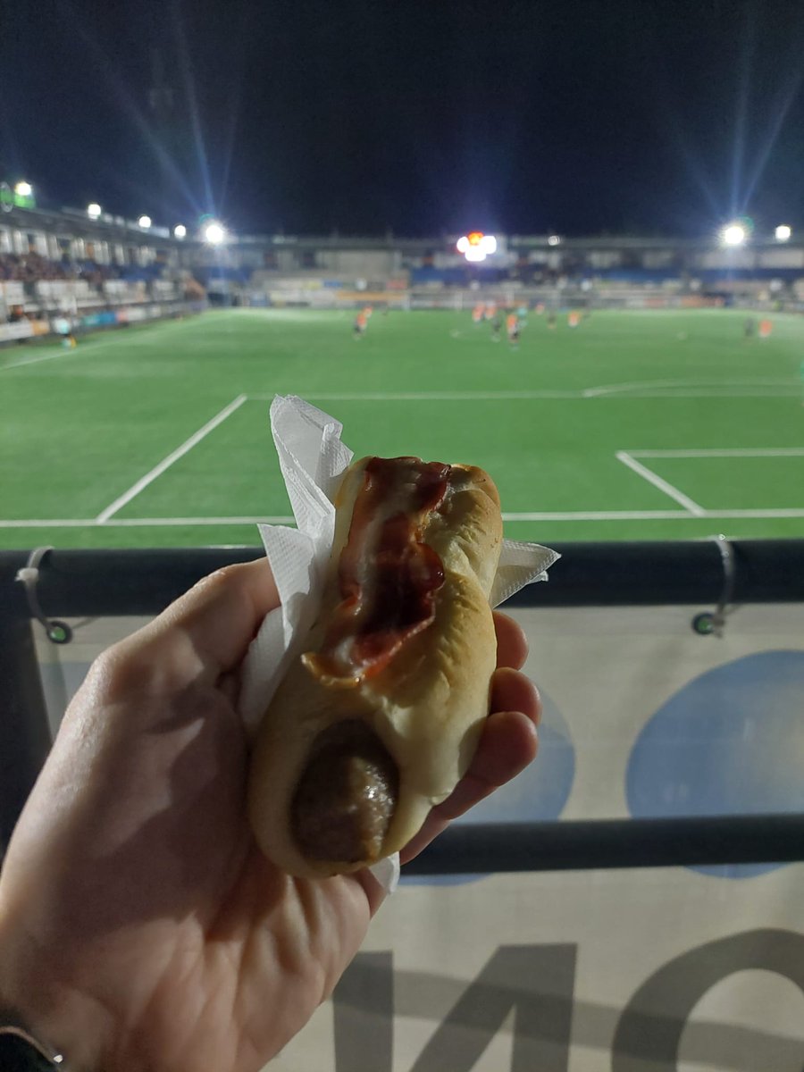 Publiekswissel9's tweet image. Dit seizoen staat het bekeravontuur gelijk aan de broodjestest! RBc scoorde meteen hoge ogen. Bij Willem II ging al mis, er waren geen worstenbroodjes. Aangezien Dordt al meteen (hard) onderuit ging, zijn wij benieuwd wat ons volgende broodje gaat worden!