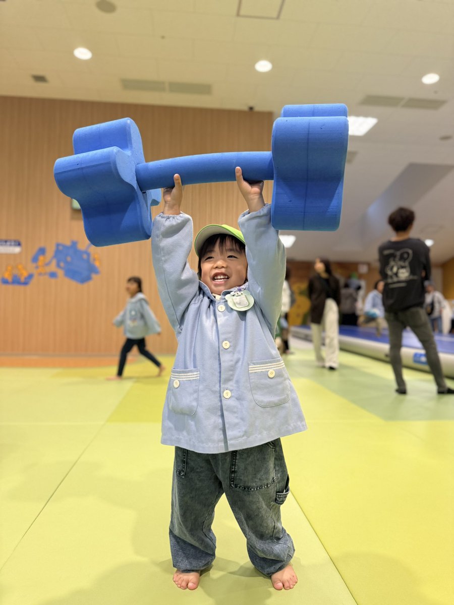 hrz_15's tweet photo. 今日は凪音の親子遠足🫧天気は残念���ったけど室内で楽しみました😊
『なぎ、イーブイのお弁当がいい！』って言われたので母，頑張りました👀
時間ギリギリまで頑張ったお弁当、見せたらとーっても喜んでくれ��した💕食べる時も色んな友達に自慢して回ってて頑張って良かった🌷#キャラ弁 #イーブイ弁当 https://t.co/TmK1JmSSSo