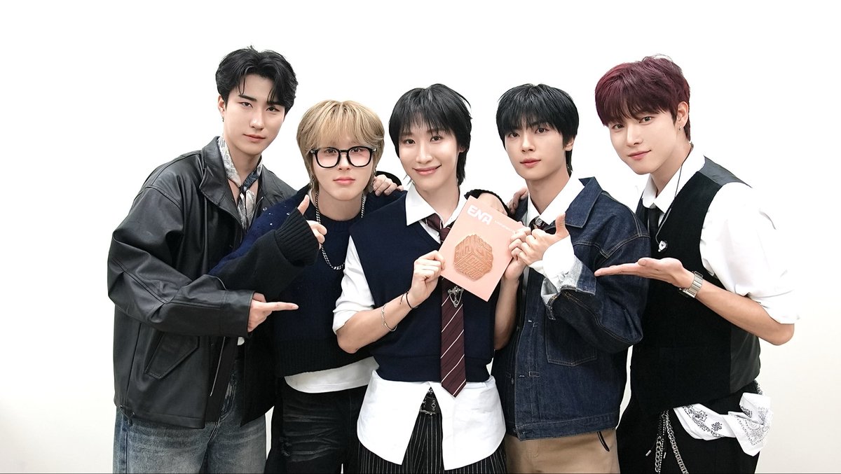 official_ONEWE's tweet image. [#ONEWE]

🏆 '미로 (MAZE)' 2ND WIN 🏆

함께 걸어온 길 끝에서
이렇게 큰 선물을 받게 된 것도
원위와 위브가 서로를 믿어온 시간 덕분이에요 🌀

우리 위브들 함께 걸어와 주셔서 감사합니다 ꒰ঌ🍀⸝⸝ʚ̴̶̷̷ · ʚ̴̶̷̷⸝⸝໒꒱
앞으로도 그 길 끝에 서로가 있기를 바라요 ✨‧⁺◟( ᵒ̴̶̷̥́ ·̫…