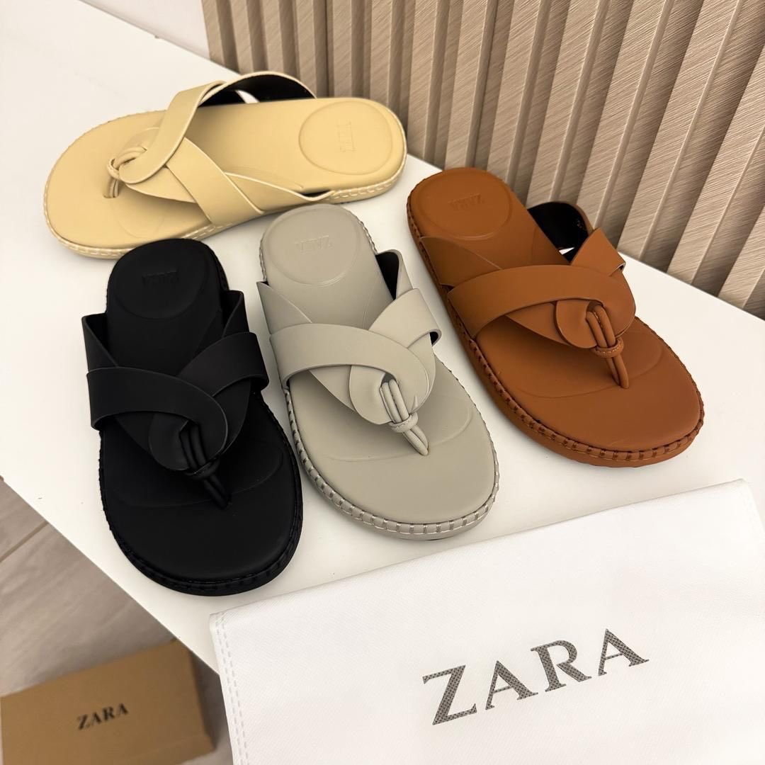 Zara Slippers

40-46

50,000 Naira

Please retweet 🙏🙏🤲🤲🧎‍♂️‍➡️🧎‍♂️‍➡️
