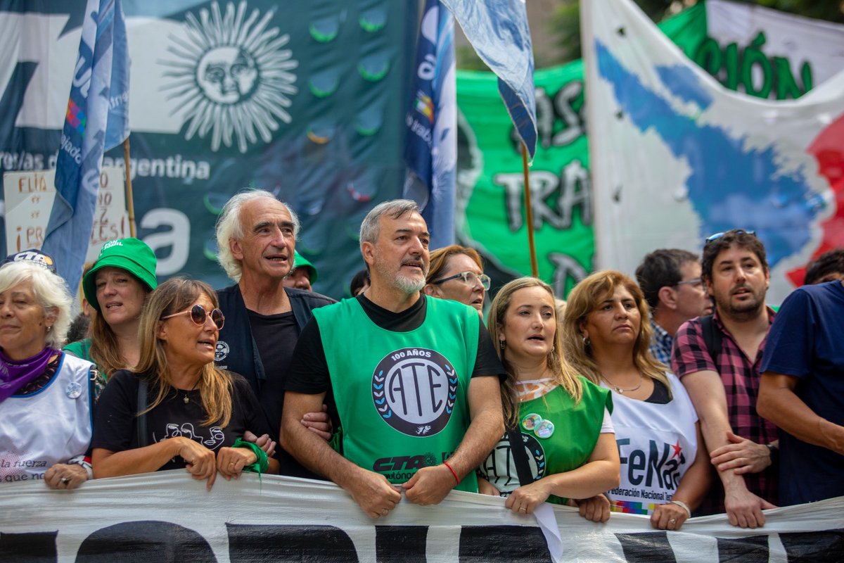 AHORA!!
LA REFORMA LABORAL DEL GOBIERNO VA A ACELERAR LA DESTRUCCIÓN DEL EMPLEO!!

DETRÁS DEL CONCEPTO DE MODERNIZACIÓN SE ESCONDE MÁS EXPLOTACIÓN Y PRECARIZACIÓN!!

Se trata de una regresión sin precedentes para la Argentina. No podemos permitir que se apruebe. Intentan