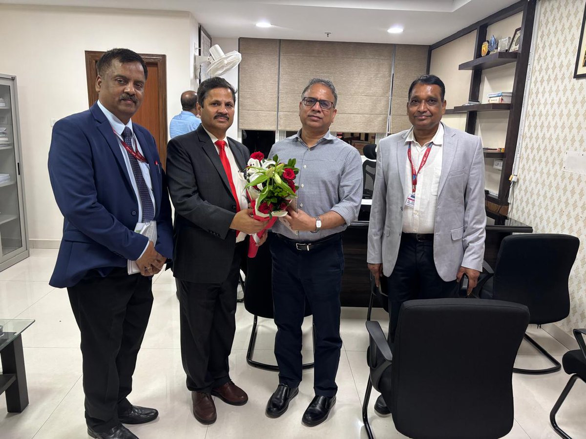 nhpcltd's tweet image. Shri Sanjay Kumar Singh, Director (Projects), #NHPC, met Shri Manoj Ahuja, Chief Secretary, Government of Odisha, on 30th October 2025, and Shri Vishal Kumar Dev, Principal Secretary (Power), Government of Odisha, on 31st October 2025 and appraised the status of the ongoing solar…