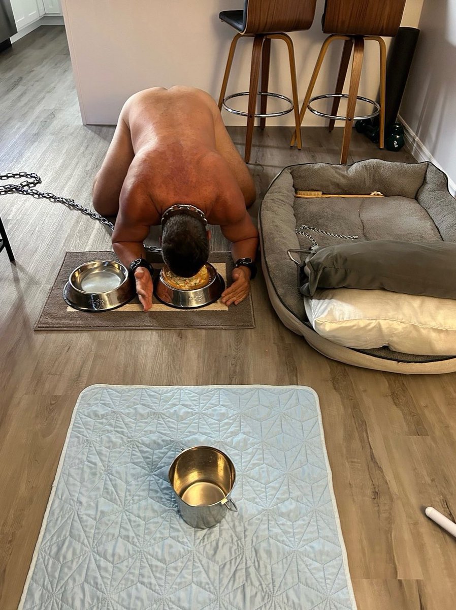 لا تدور رضا وقبول احد سواء في ميولك او طريقة ونمط حياتك مع المرأة التي انت خاضع لها 
يكفي قناعتكم ورضاكم وايمانكم بأسلوب ونمط وشكل وطريقة علاقتكم .
ونصيحة لا تسمح لأحد بالتدخل والفلسفة وإبداء الرأي على نمط وأسلوب حياتكم و علاقتكم .