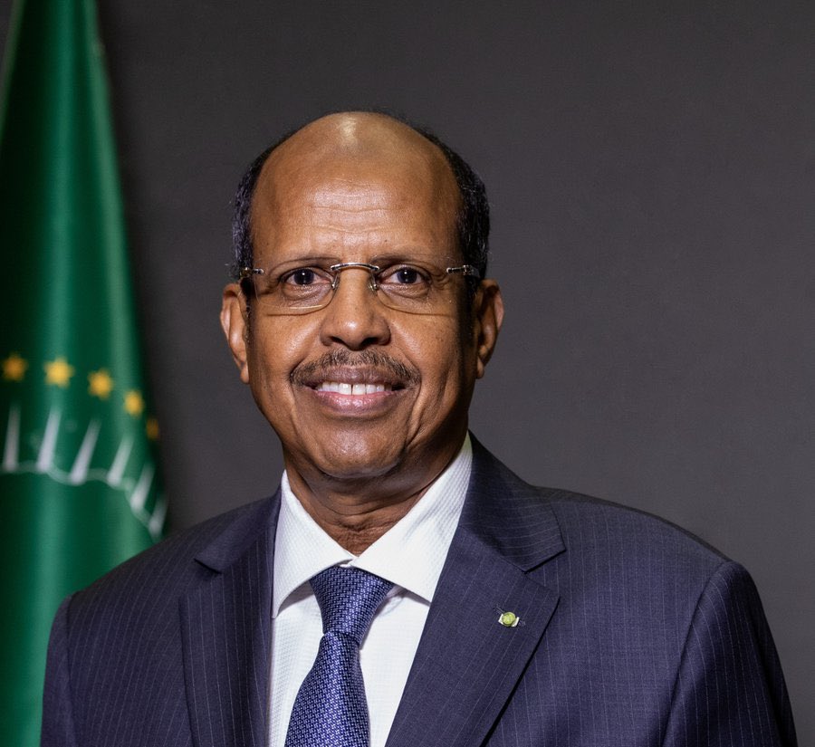 bennardtanna's tweet photo. "Shame x AU Chairperson João Lourenço! While RSF butchers massacre over 2,000 innocents in El Fasher, Sudan—just days ago—you sit in silence. Africa's blood is on your hands. Where's the outrage? Where's the action? #SudanGenocide #AUFail #AfricaBleeds" https://t.co/xuc9QrHUYf