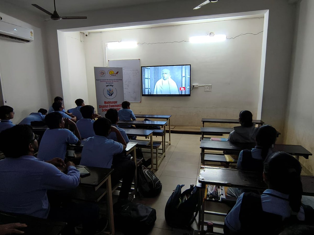 csc_mahisagar's tweet image. #NationalUnityDay
Movie show on life of Sardar Vallabhbhai Patel.Creating awareness among students about life of a pioneer,whose skills and untiring efforts fulfilled dream of One united nation.
 
@IndiaDST 
@dstGujarat 
@InfoGujcost