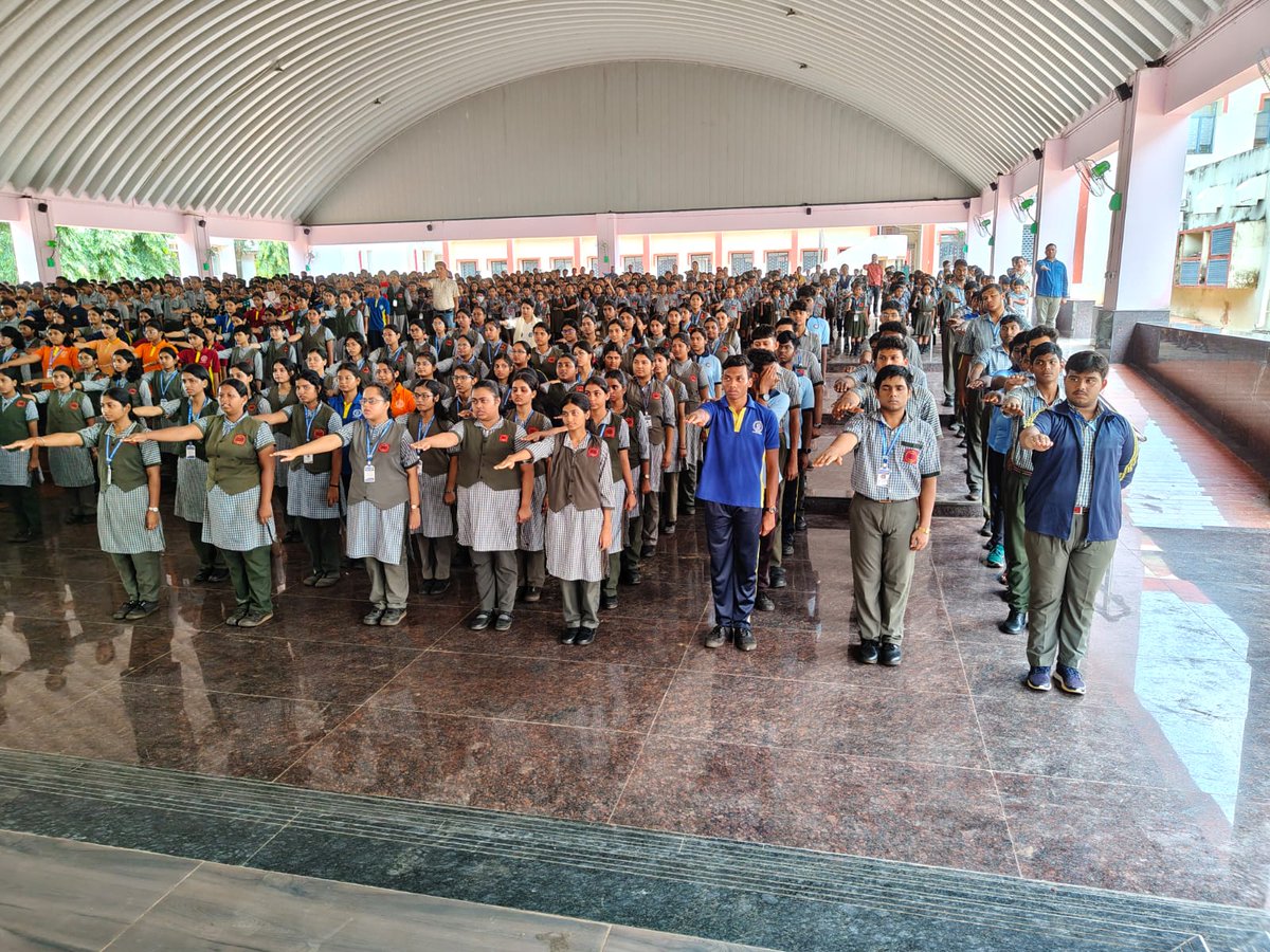 PMShriDMS64BBSR's tweet image. Staff and students took the Rashtriya Ekta Diwas (National Unity Day) Pledge on 31.10.2025, marking Sardar Vallabhbhai Patel’s birth anniversary and honoring his role in uniting the nation.
#PMShriDMSBBSR 
#RIEBhubaneswar 
#NCERT 
#CIETNCERT #PledgeForUnity #RashtriyaEktadiwas