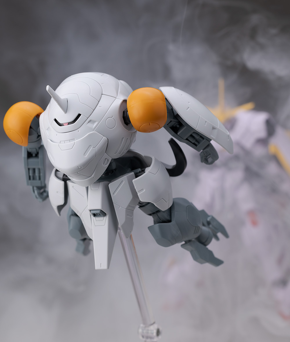 ガンプラの山を崩せ／星丸 on X