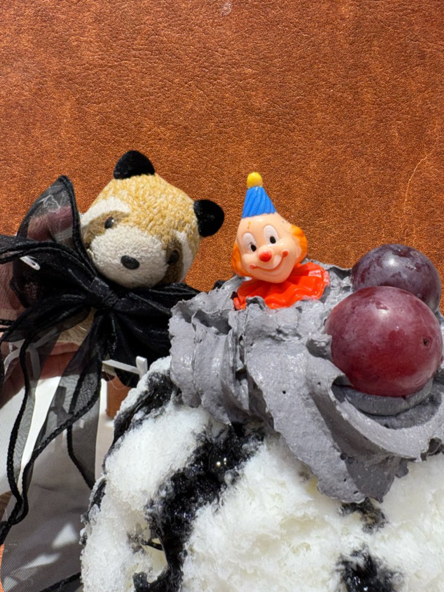 panta20113610's tweet photo. happy Halloweenだよー！！！

今年のパン太はちょっぴりドラキュラ風🧛
ハロウィンのかき氷も夕花さんと食べに行けたよ！！わぁい、わぁい👻

trick or treat🎃
トリックオアトリート🎃

お菓子ちょうだいー！！！！！

#ハロウィン #かき氷 https://t.co/Mg6sRB4qJS