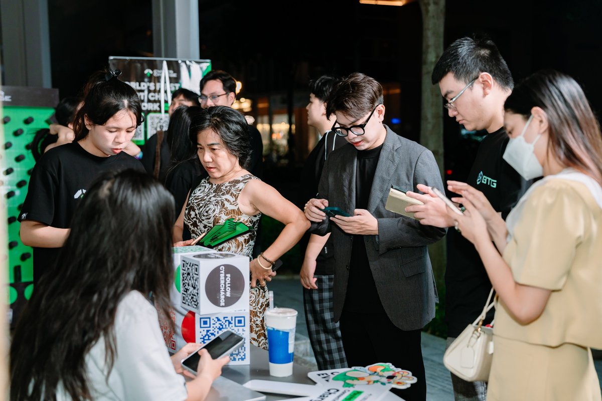 CyberChargeWeb3's tweet image. CYBERCHARGE MEET-UP: UNLOCKING WEB3 REAL ADOPTION RECAP

What a night to charge and chill!

Over 60+ CyberFam and Web3 builders gathered at CyberSpace to connect, learn, and power up together.

The panel talk sparked real conversations on how builders can drive mass adoption —…